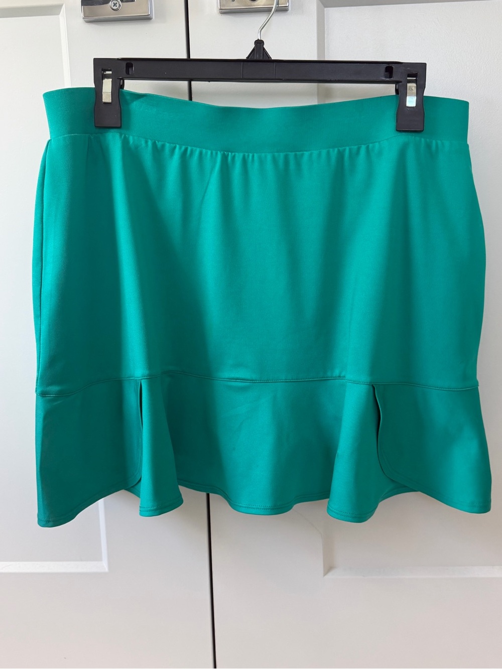 EUC Tail Women’s Teal Ruffle Hem Skort, Large